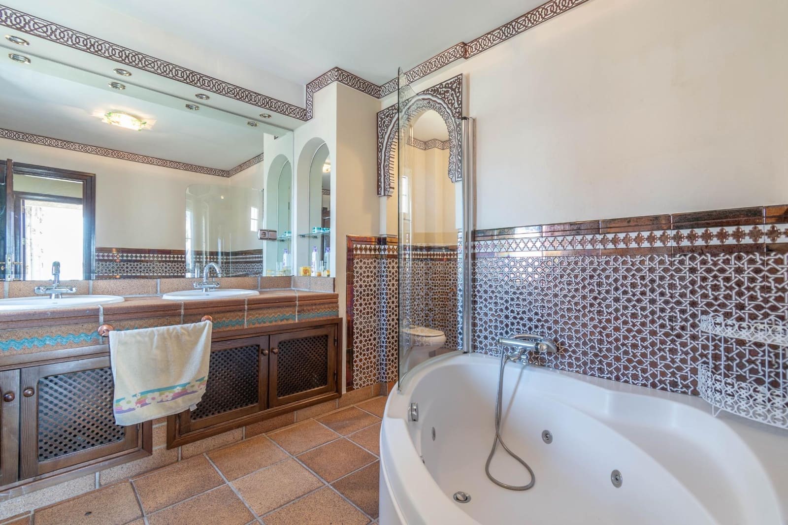 6 bedroom Villa for sale in Albolote with pool garage - € 495,000 (Ref: 9247393)