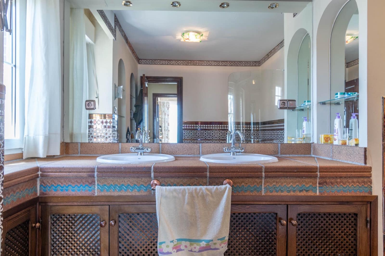 6 bedroom Villa for sale in Albolote with pool garage - € 495,000 (Ref: 9247393)