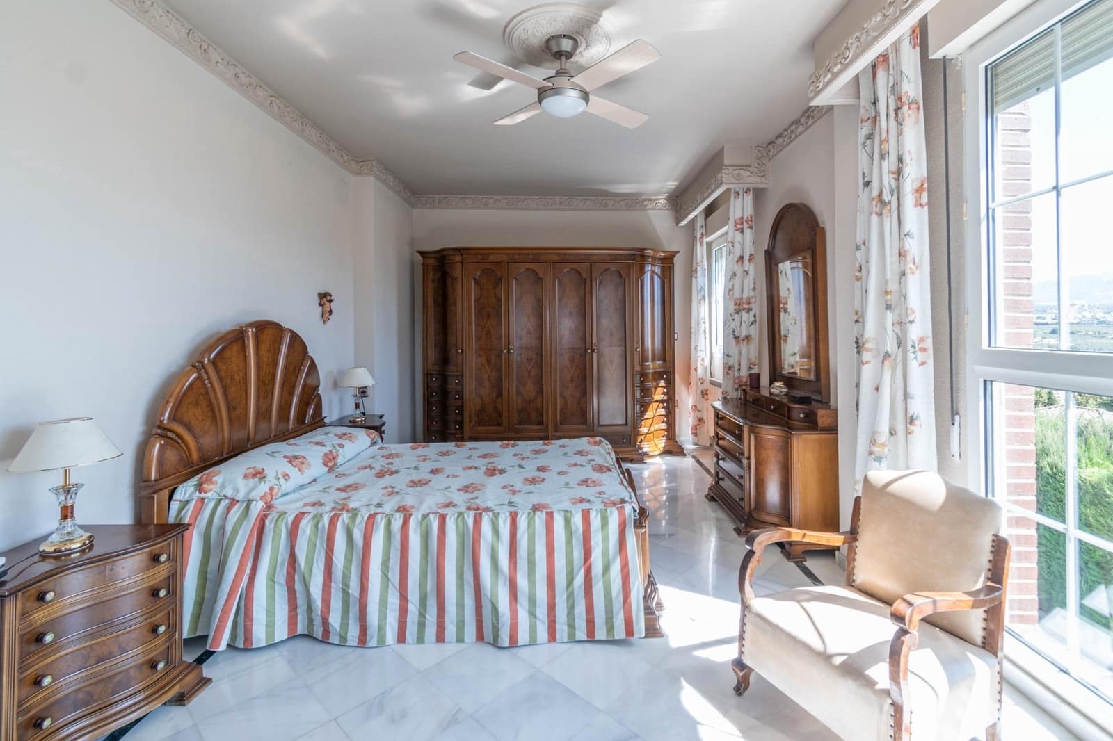 6 bedroom Villa for sale in Albolote with pool garage - € 495,000 (Ref: 9247393)