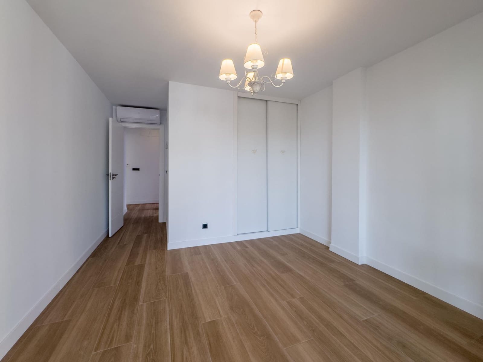 5 soverom Villa til salgs i La Zubia med svømmebasseng garasje - € 799 000 (Ref: 9301111)