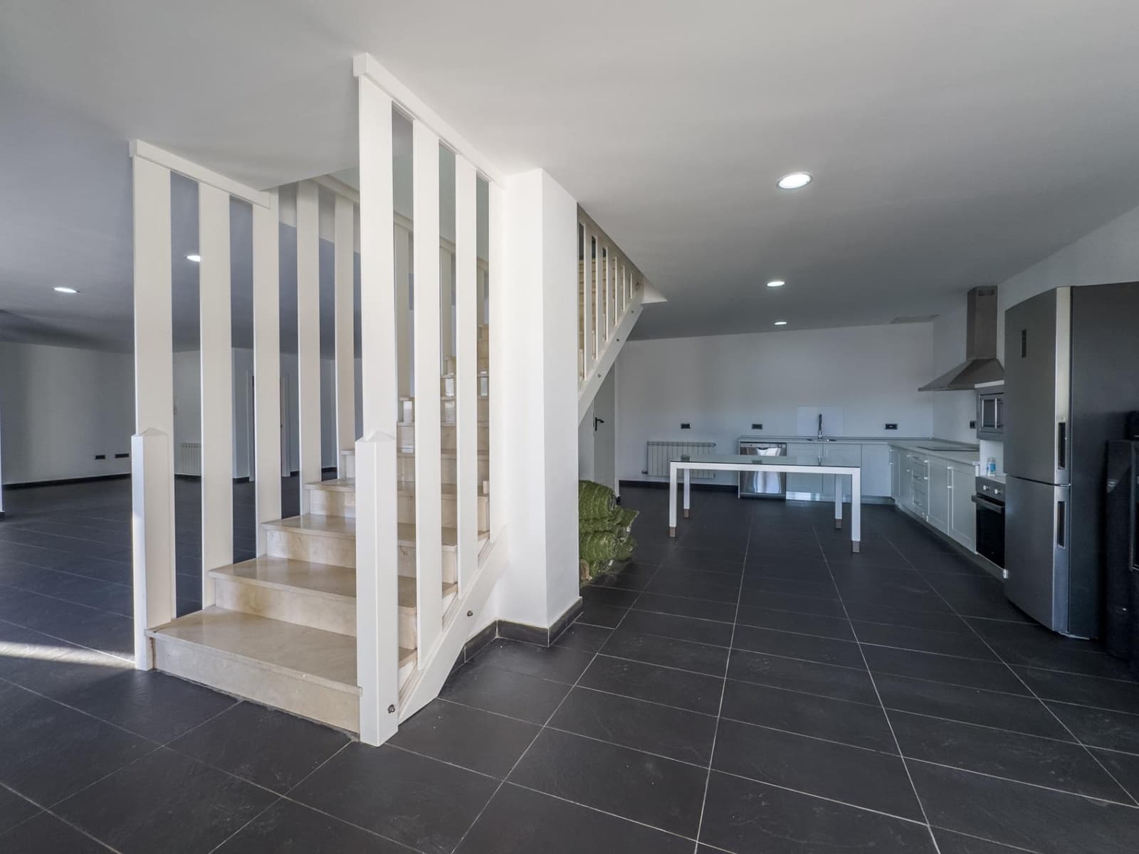 5 soverom Villa til salgs i La Zubia med svømmebasseng garasje - € 799 000 (Ref: 9301111)