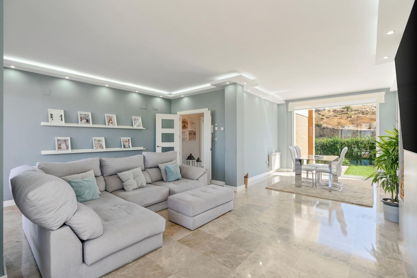 4 soveværelse Villa til salg i Otura med swimmingpool garage - € 489.000 (Ref: 9301112)