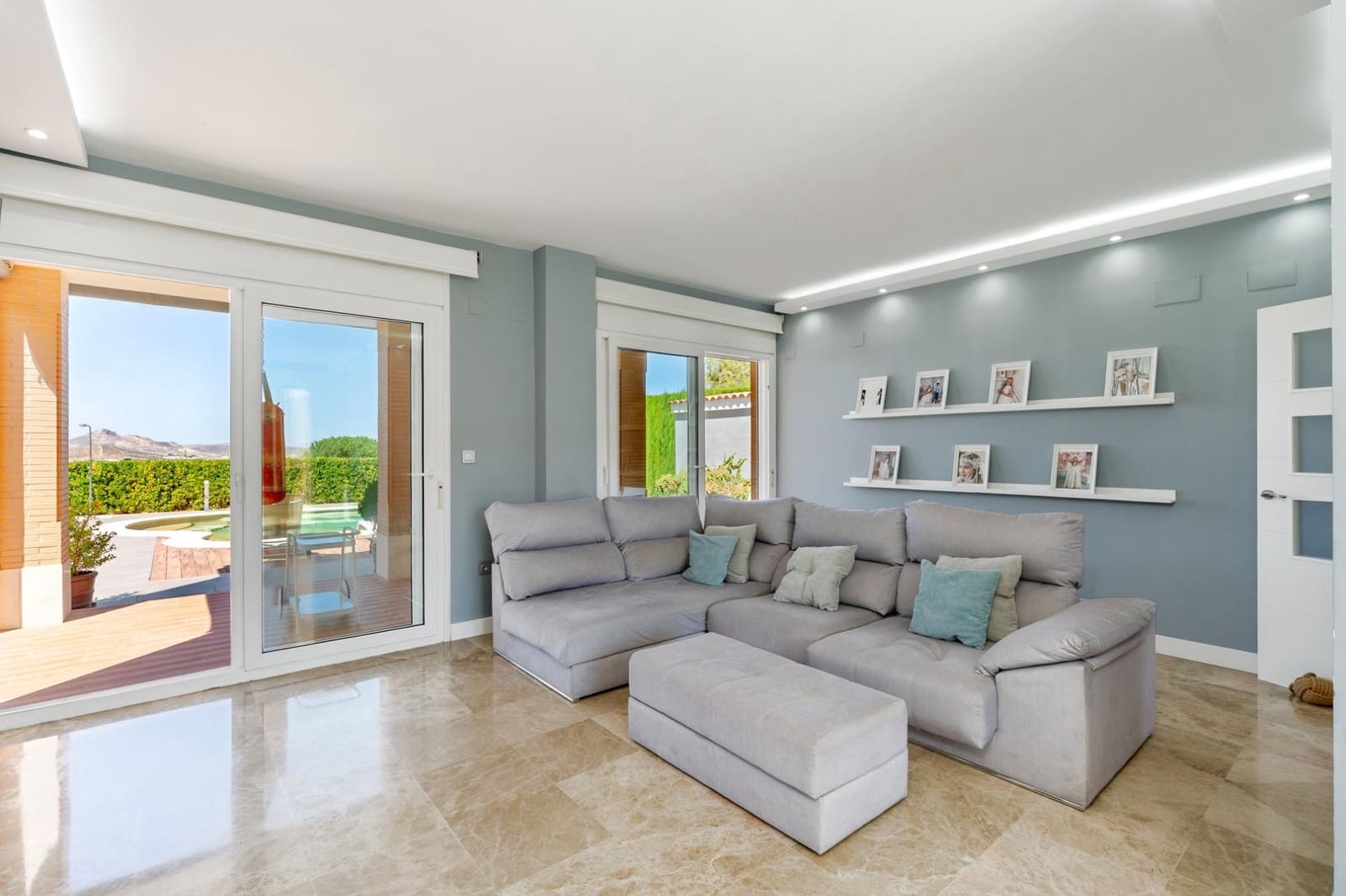 4 soveværelse Villa til salg i Otura med swimmingpool garage - € 489.000 (Ref: 9301112)