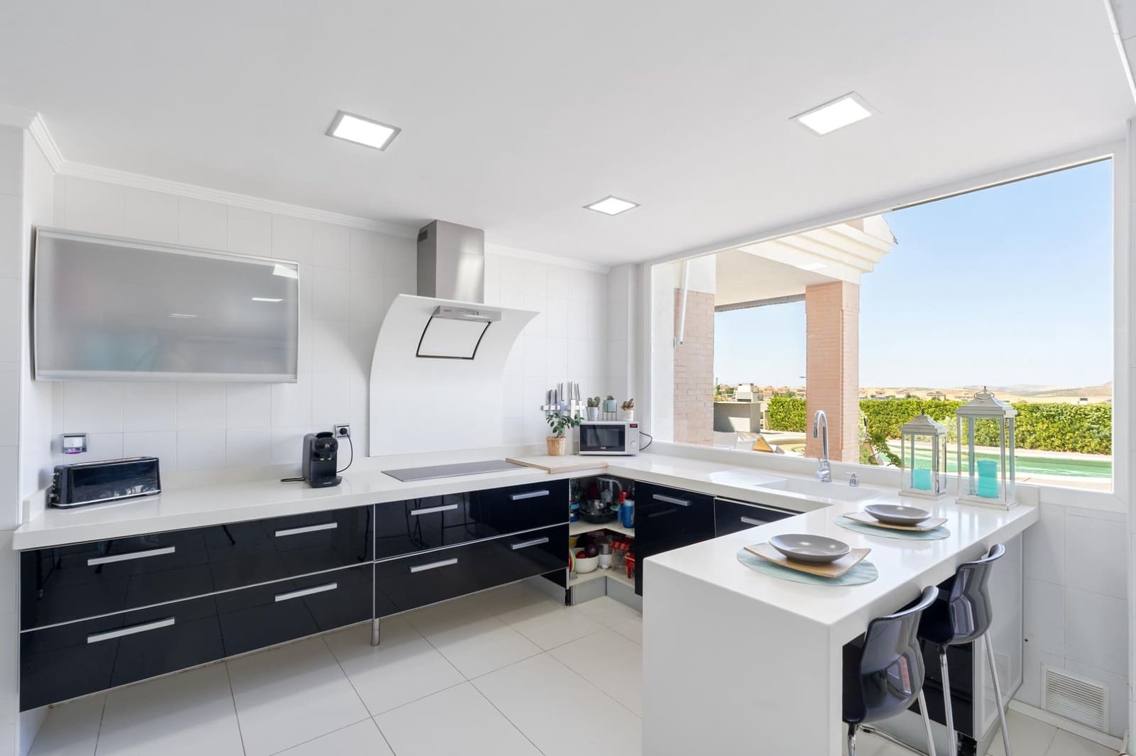 4 soveværelse Villa til salg i Otura med swimmingpool garage - € 489.000 (Ref: 9301112)