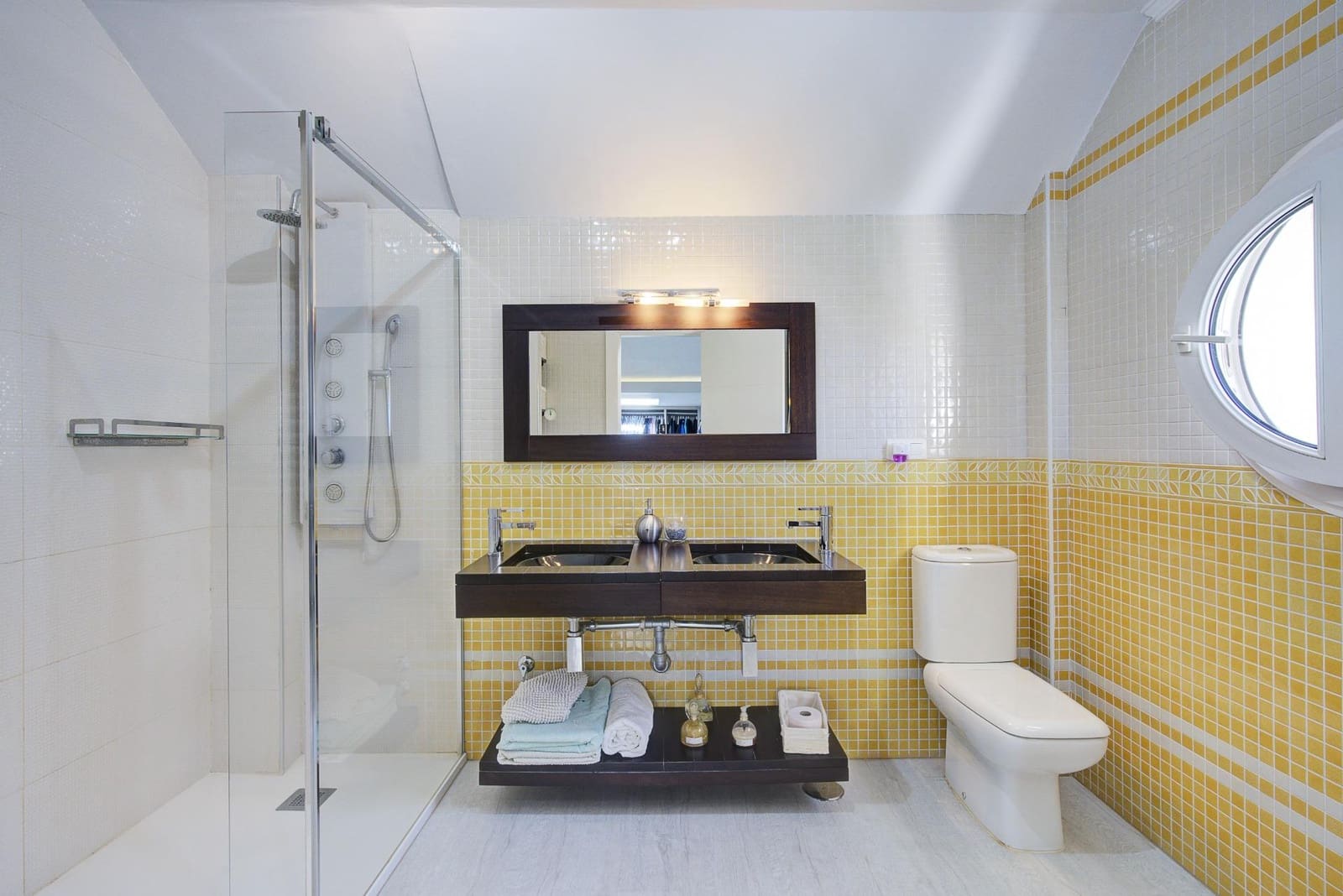 4 soveværelse Villa til salg i Otura med swimmingpool garage - € 489.000 (Ref: 9301112)