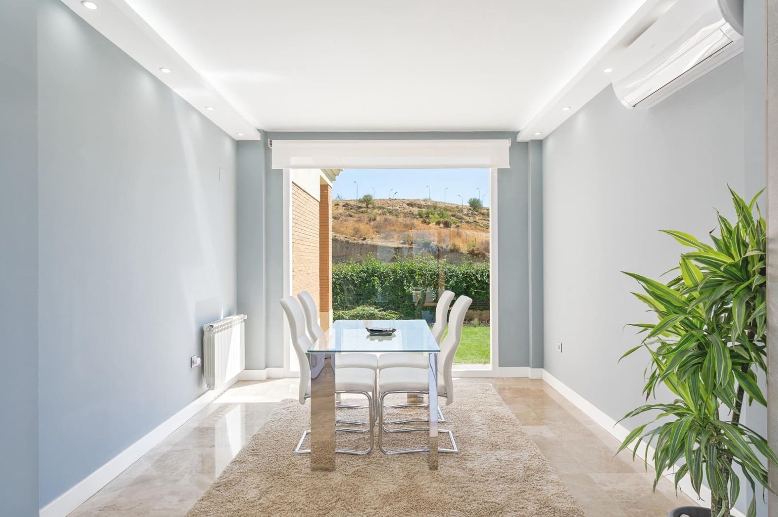 4 soveværelse Villa til salg i Otura med swimmingpool garage - € 489.000 (Ref: 9301112)