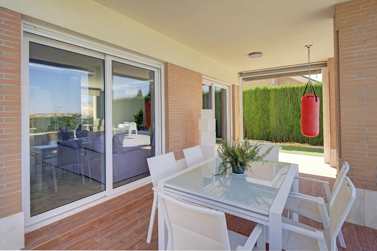 4 soveværelse Villa til salg i Otura med swimmingpool garage - € 489.000 (Ref: 9301112)