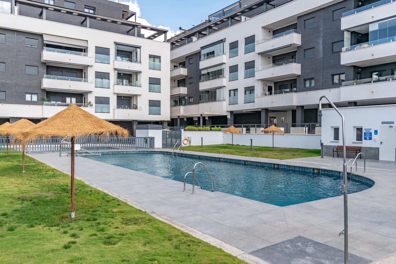 3 bedroom Flat for sale in Armilla with pool - € 462,000 (Ref: 9326560)