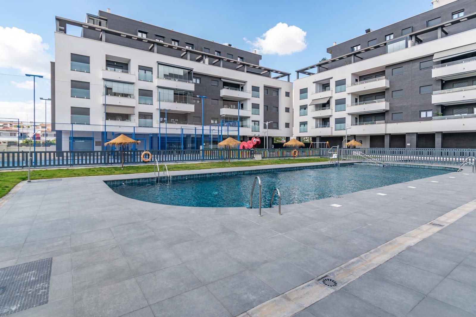 3 bedroom Flat for sale in Armilla with pool - € 462,000 (Ref: 9326560)