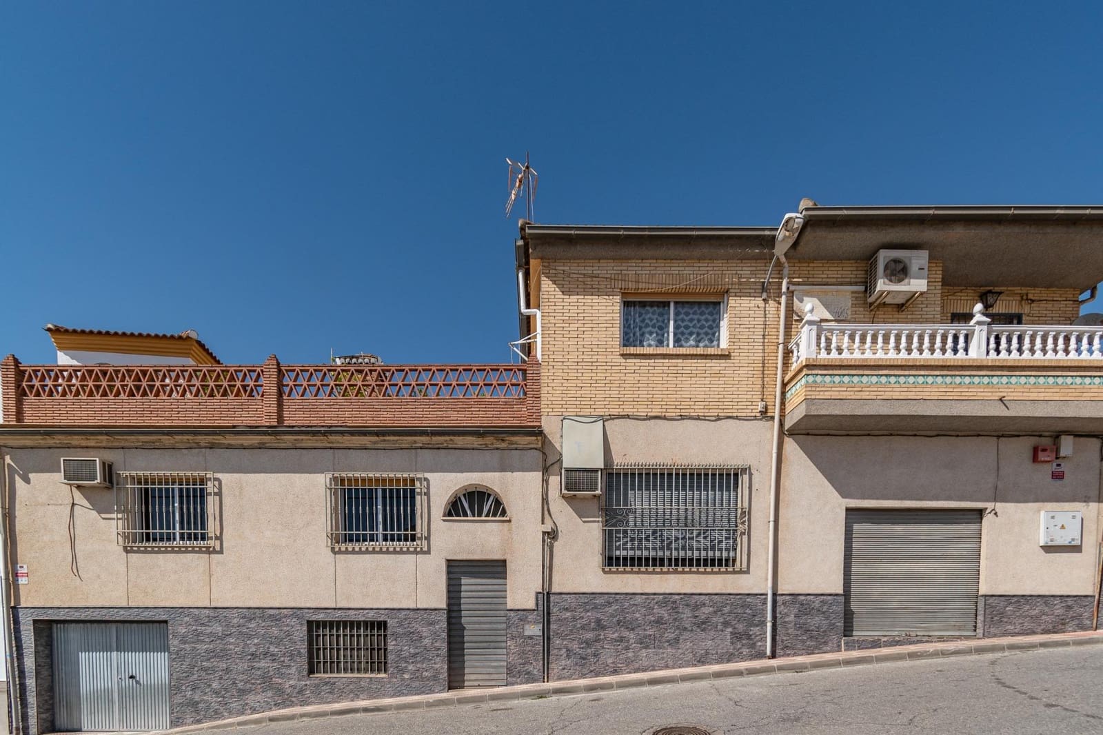 4 bedroom Terraced Villa for sale in Atarfe with pool - € 280,000 (Ref: 9326571)