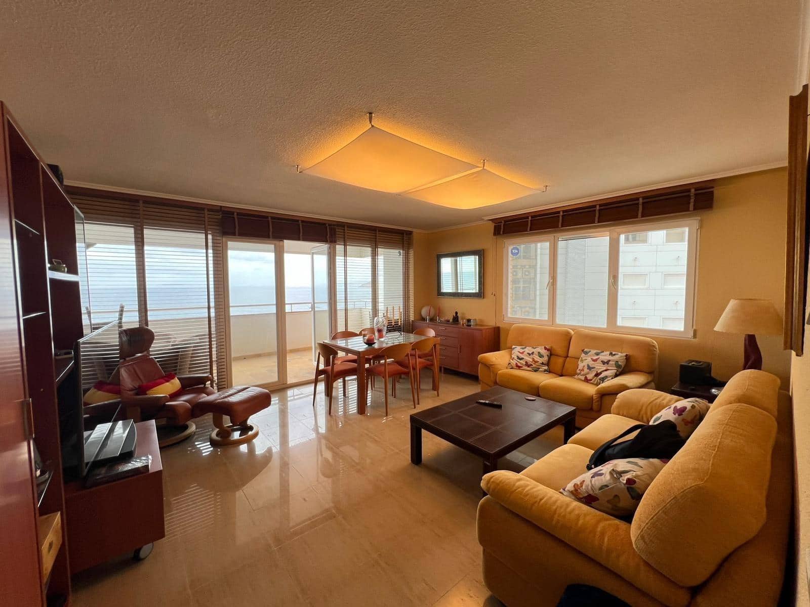 3 bedroom Flat for sale in Benidorm with pool - € 345,000 (Ref: 9338161)