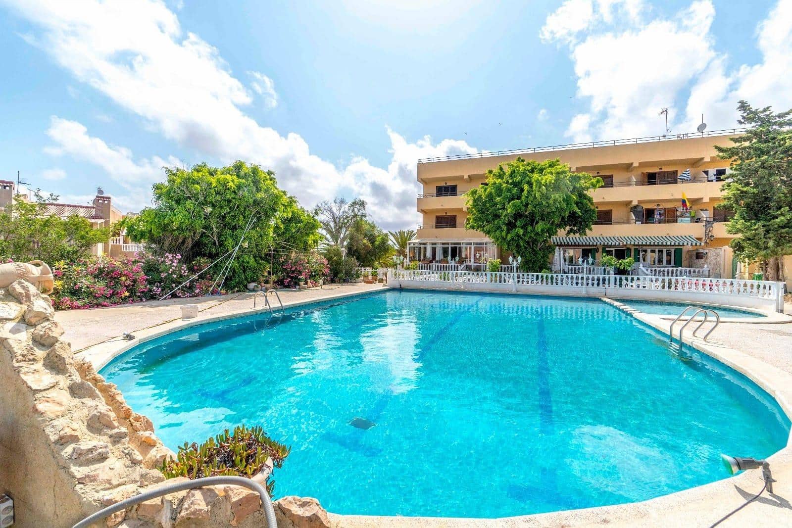 Kommersiell till salu i Torrevieja - 835 000 € (Ref: 9338176)