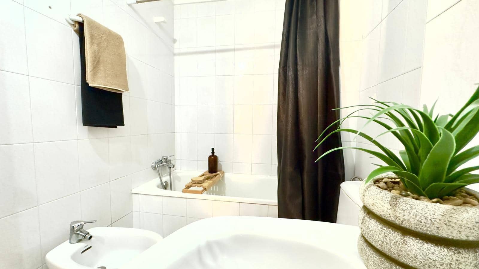 2 bedroom Apartment for sale in Torrevieja with pool - € 149,900 (Ref: 9338218)