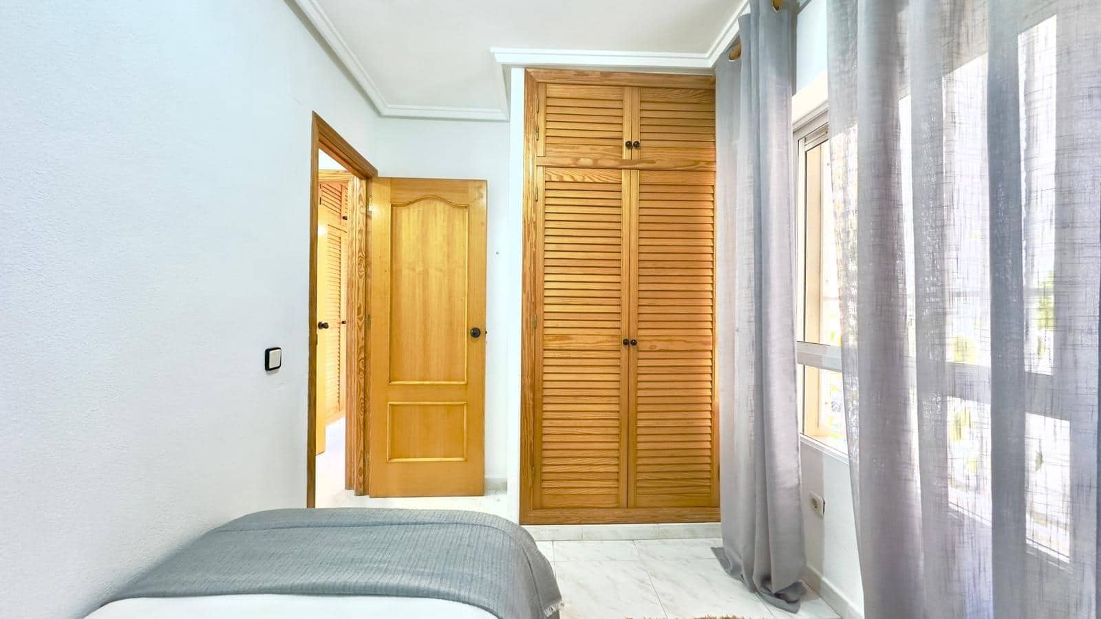 2 bedroom Apartment for sale in Torrevieja with pool - € 149,900 (Ref: 9338218)