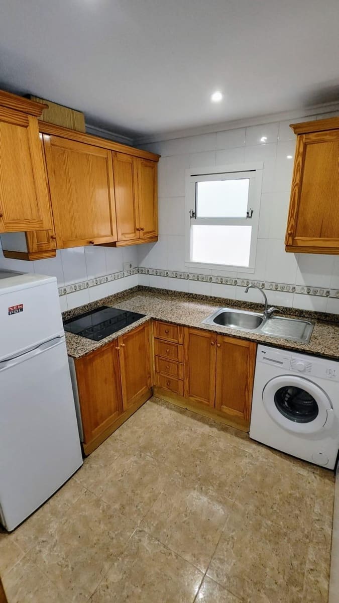 2 makuuhuone Huoneisto myytävänä paikassa Torrevieja mukana uima-altaan - 127 260 € (Ref: 9338222)