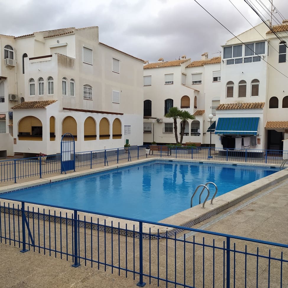 1 quarto Apartamento para venda em Torrevieja com piscina - 98 000 € (Ref: 9338274)