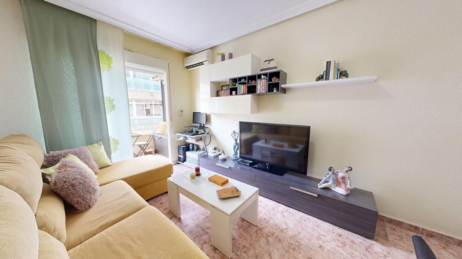 1 bedroom Apartment for sale in Torrevieja - € 115,990 (Ref: 9338281)