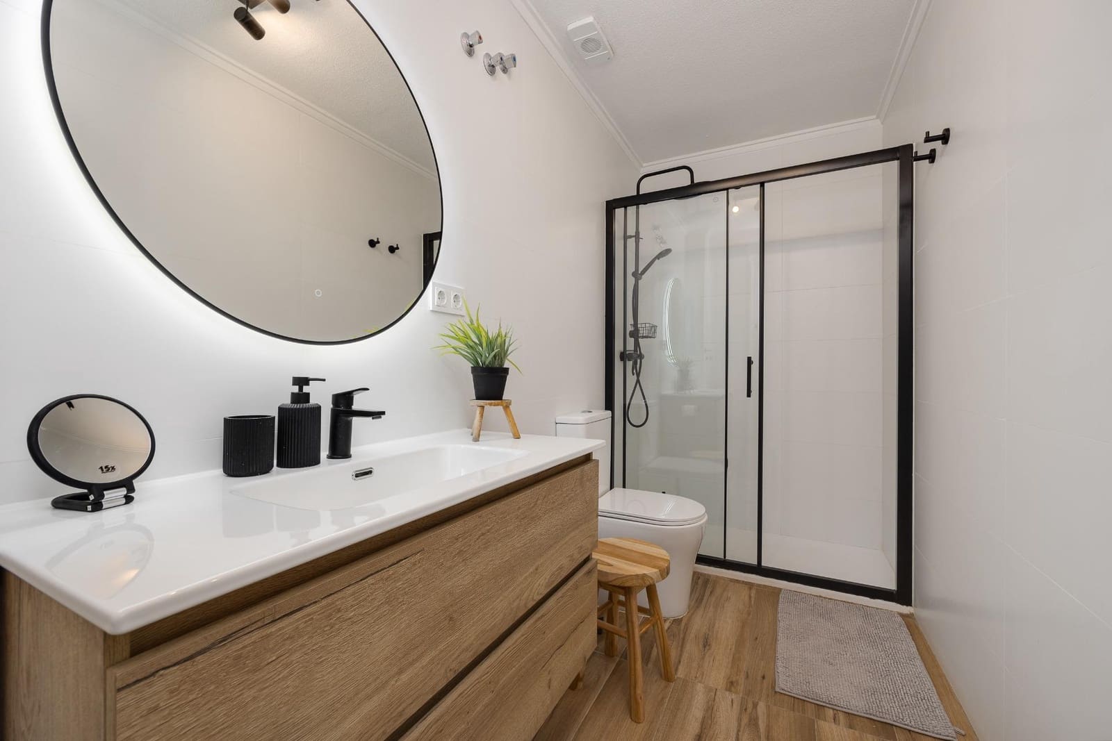 1 sypialnia Apartament na sprzedaż w Torrevieja z basenem - 138 000 € (Ref: 9338293)