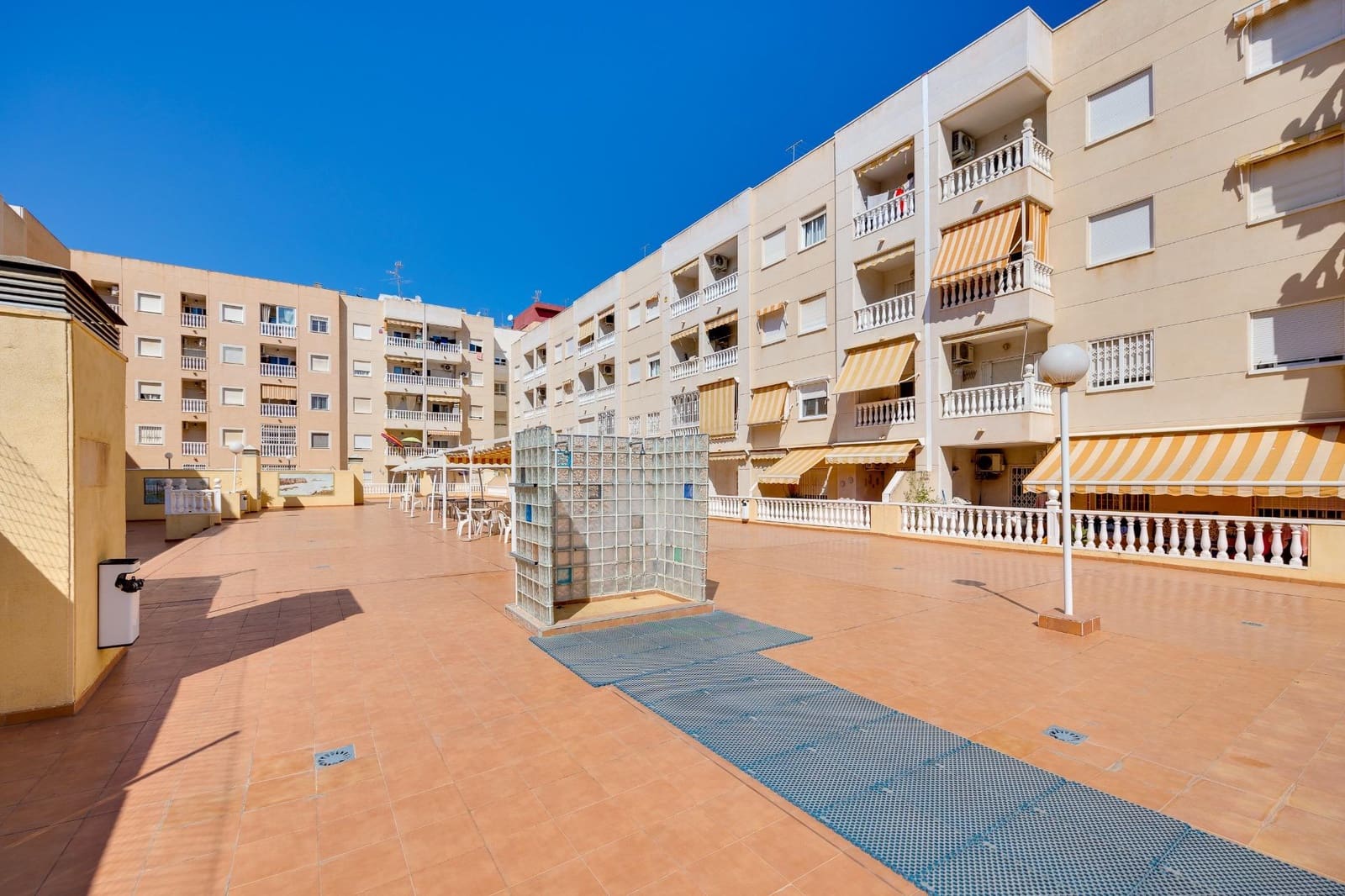 1 sypialnia Apartament na sprzedaż w Torrevieja z basenem - 138 000 € (Ref: 9338293)