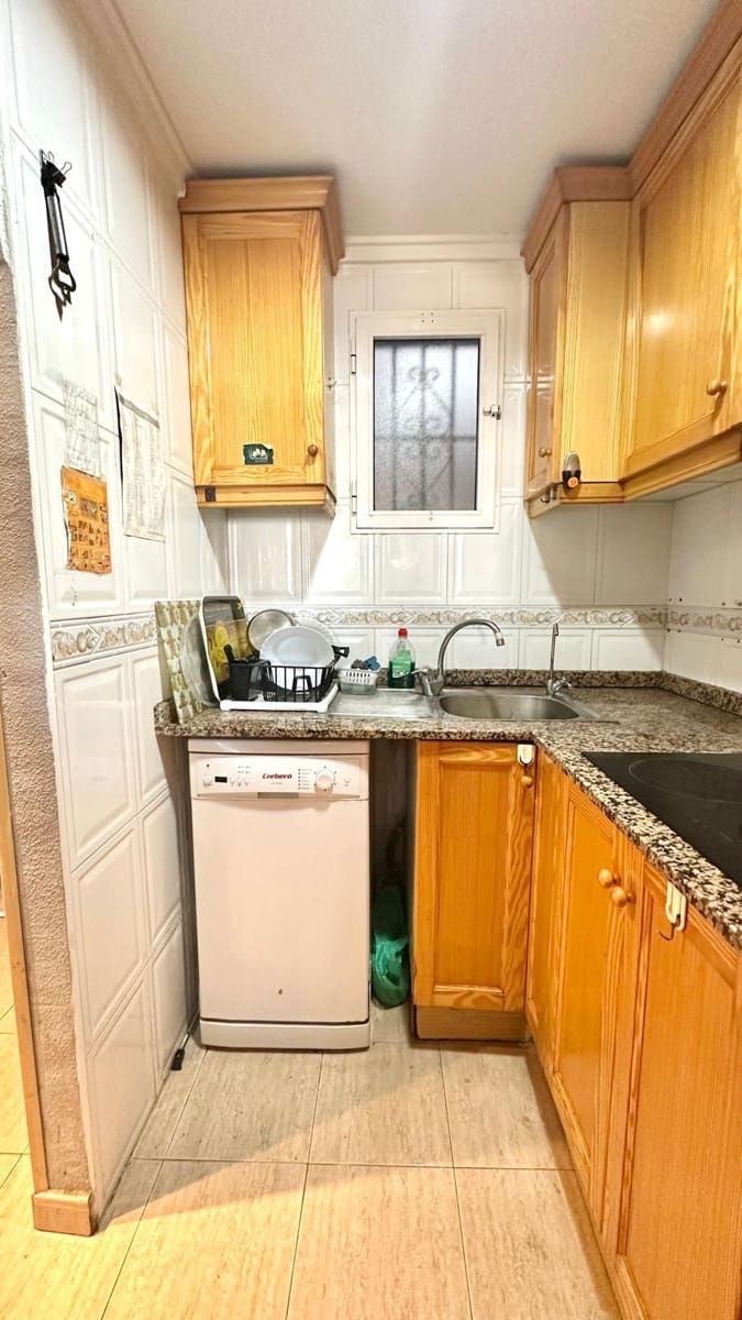 2 makuuhuone Huoneisto myytävänä paikassa Torrevieja mukana uima-altaan - 119 900 € (Ref: 9338301)