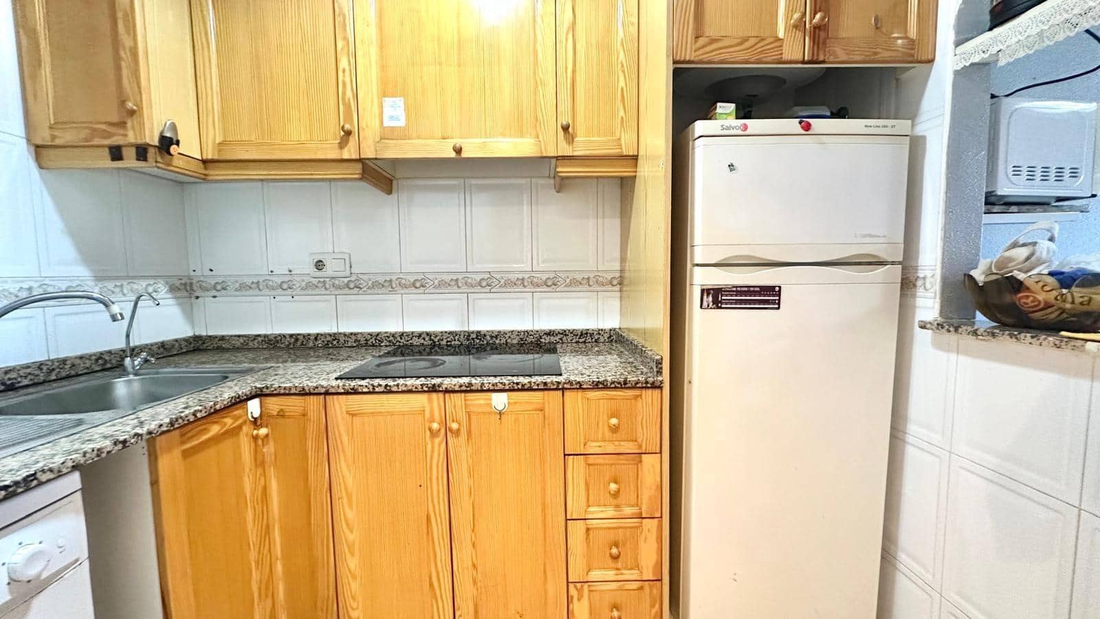 2 makuuhuone Huoneisto myytävänä paikassa Torrevieja mukana uima-altaan - 119 900 € (Ref: 9338301)