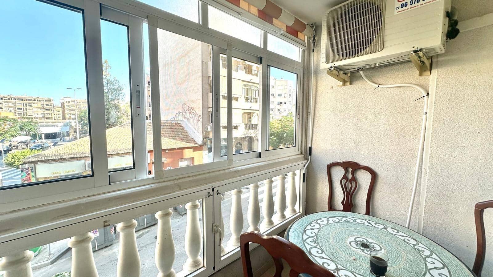 2 makuuhuone Huoneisto myytävänä paikassa Torrevieja mukana uima-altaan - 119 900 € (Ref: 9338301)