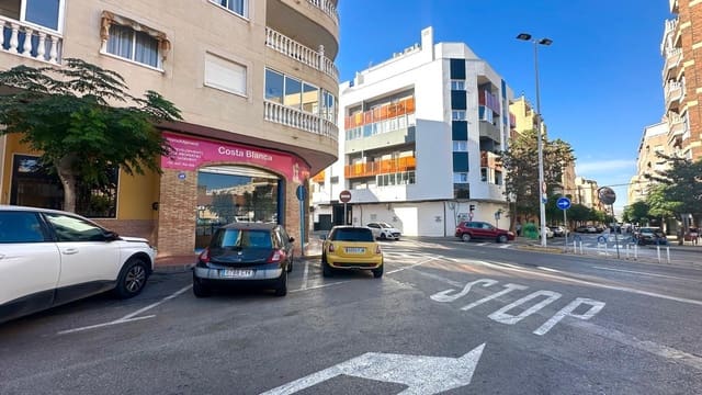 2 makuuhuone Huoneisto myytävänä paikassa Torrevieja mukana uima-altaan - 119 900 € (Ref: 9338301)
