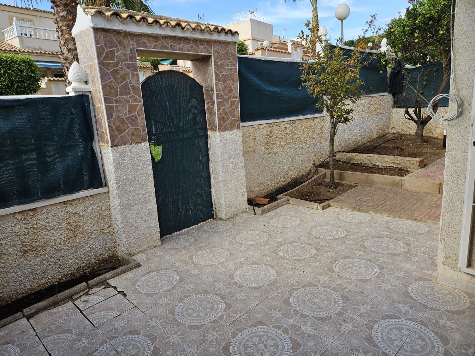 3 bedroom Terraced Villa for sale in Torrevieja with pool - € 144,000 (Ref: 9338326)