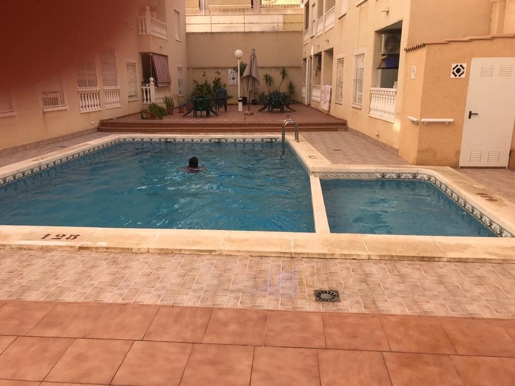 2 bedroom Apartment for sale in Torrevieja - € 138,000 (Ref: 9338329)