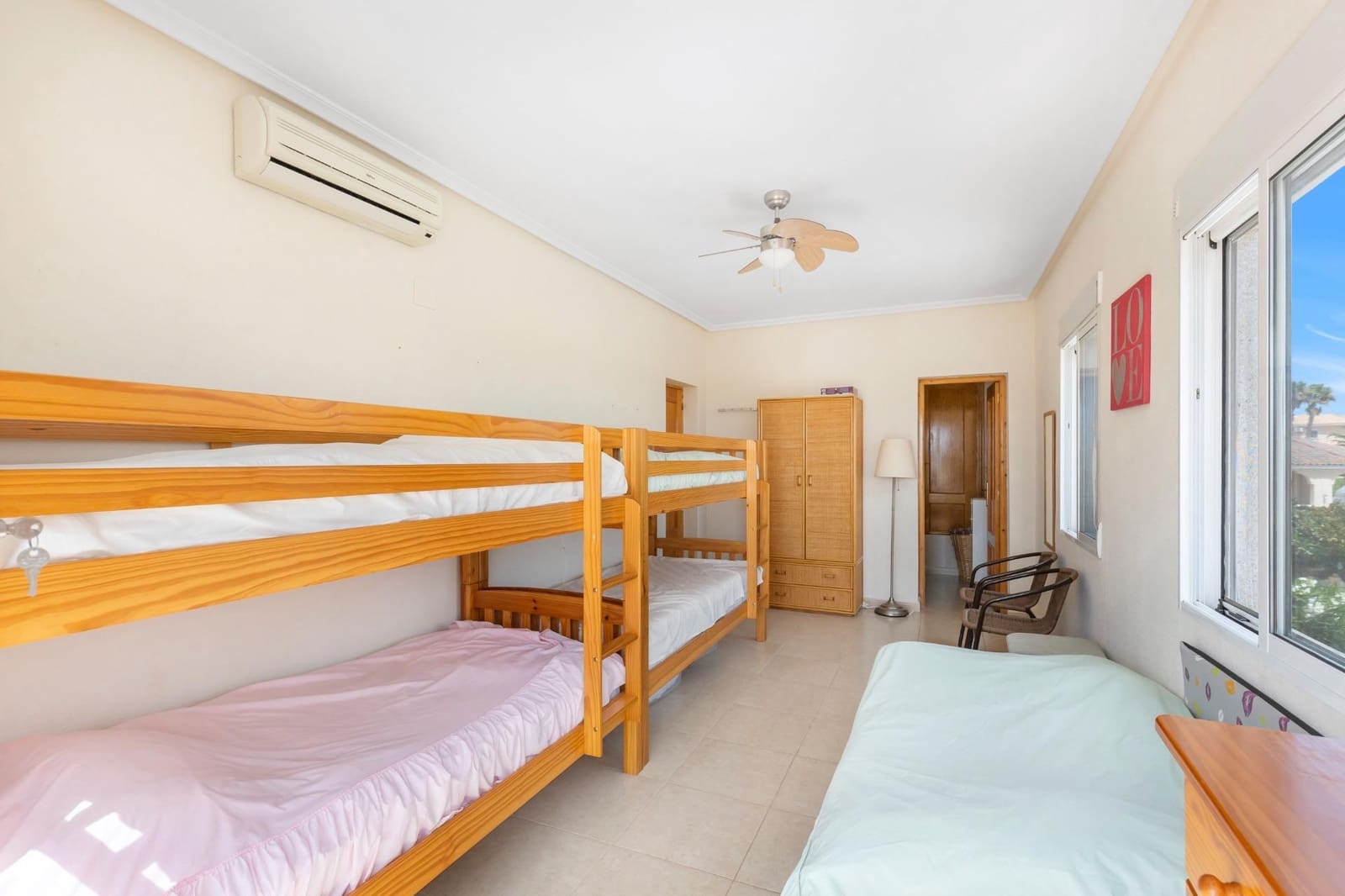 5 bedroom Villa for sale in San Fulgencio with garage - € 459,000 (Ref: 9338336)