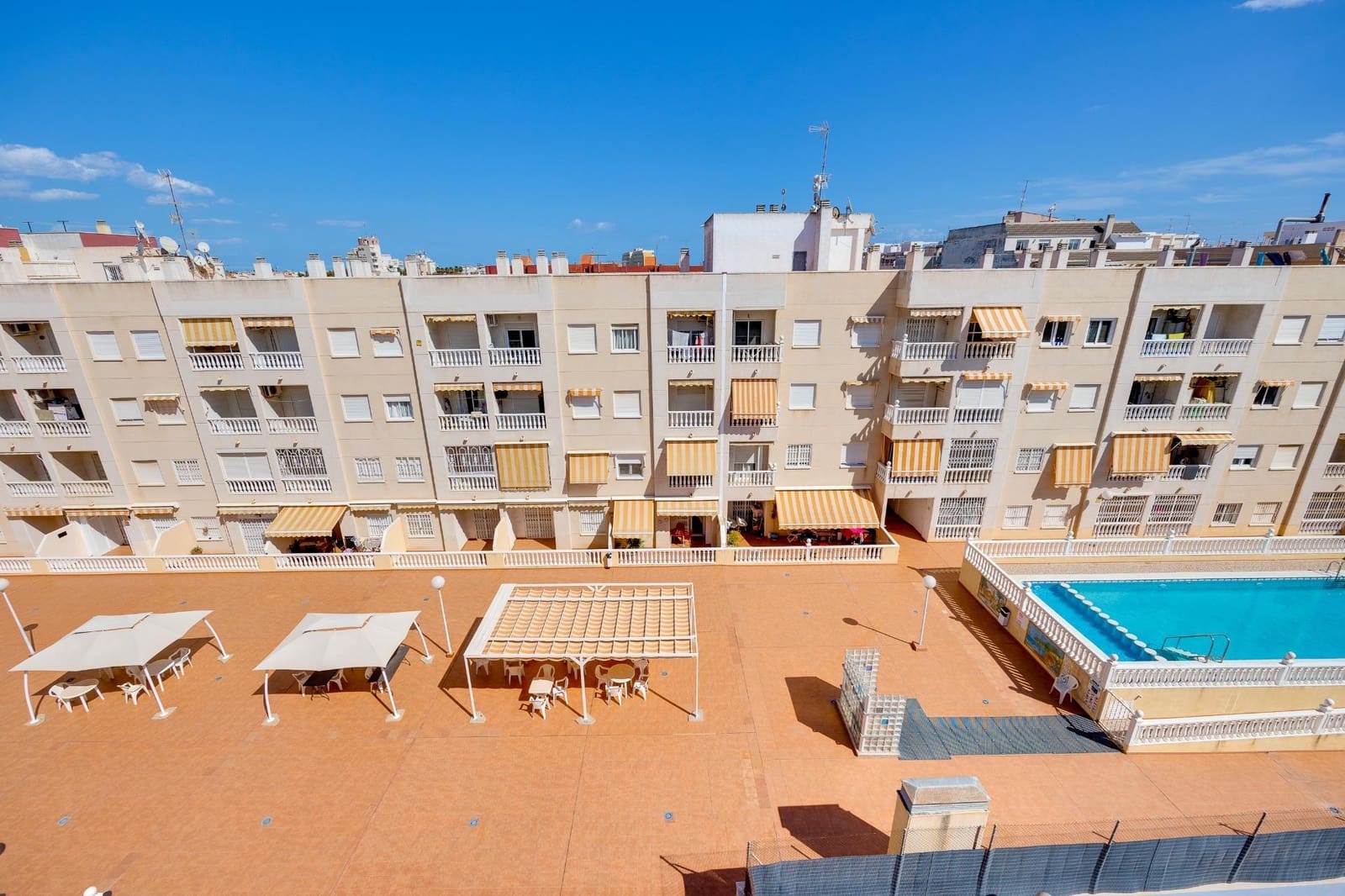 Apartamento de 1 habitación en Torrevieja en venta con piscina - 138.000 € (Ref: 9338341)