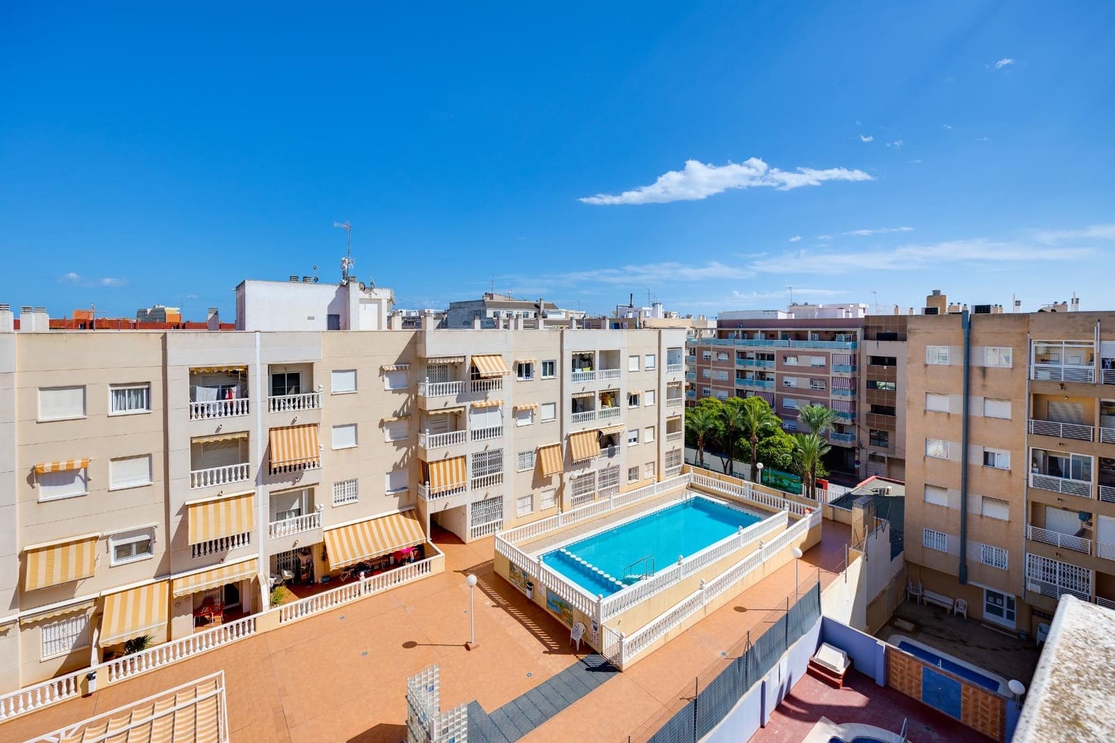 Apartamento de 1 habitación en Torrevieja en venta con piscina - 138.000 € (Ref: 9338341)