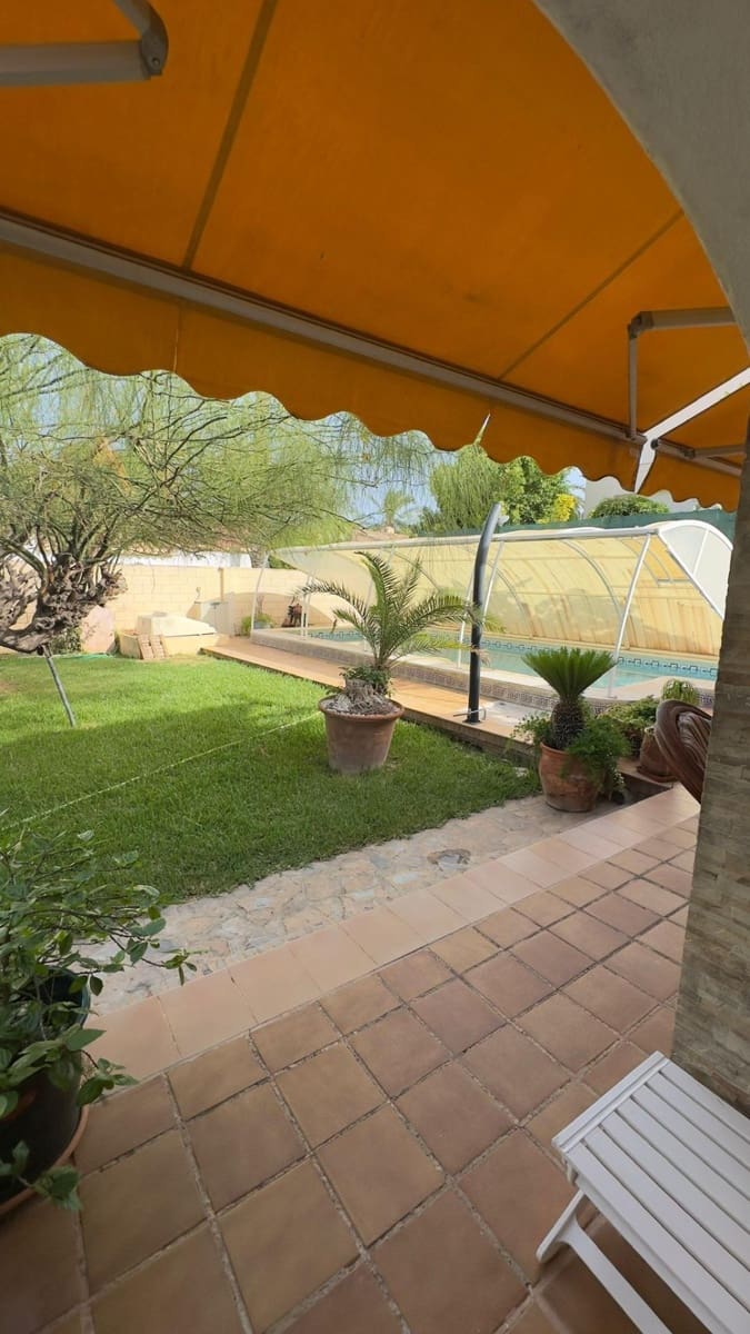 Chalet de 4 habitaciones en Orihuela Costa en venta con piscina - 735.000 € (Ref: 9338360)