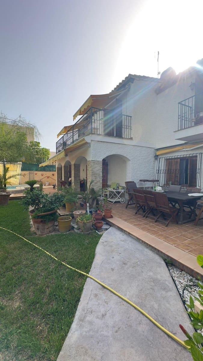 Chalet de 4 habitaciones en Orihuela Costa en venta con piscina - 735.000 € (Ref: 9338360)