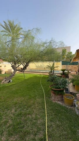 Chalet de 4 habitaciones en Punta Prima, Orihuela en venta con piscina - 735.000 € (Ref: 9338360)