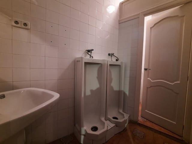 Commercial for sale in Playa de los Náufragos, Torrevieja - € 210,000 (Ref: 9338362)