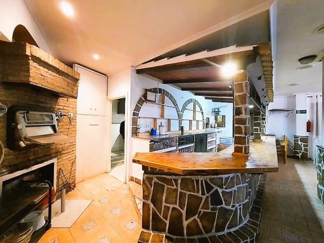 Commercial for sale in Playa de los Náufragos, Torrevieja - € 210,000 (Ref: 9338362)