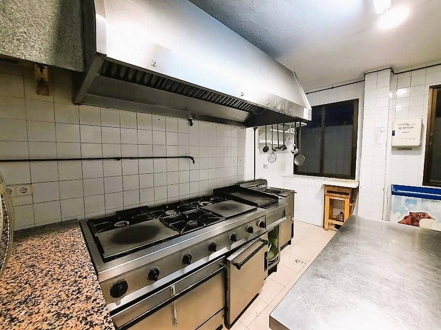 Commercial for sale in Torrevieja - € 210,000 (Ref: 9338362)