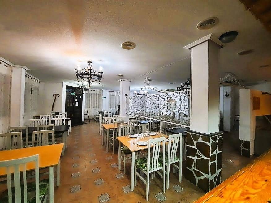 Commercial for sale in Torrevieja - € 210,000 (Ref: 9338362)