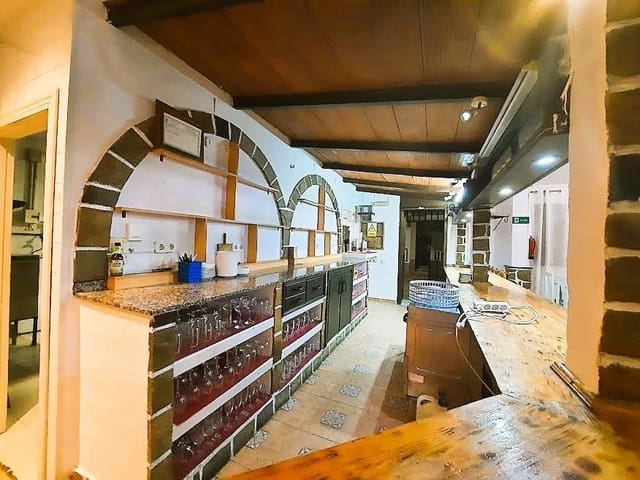 Commercial for sale in Playa de los Náufragos, Torrevieja - € 210,000 (Ref: 9338362)