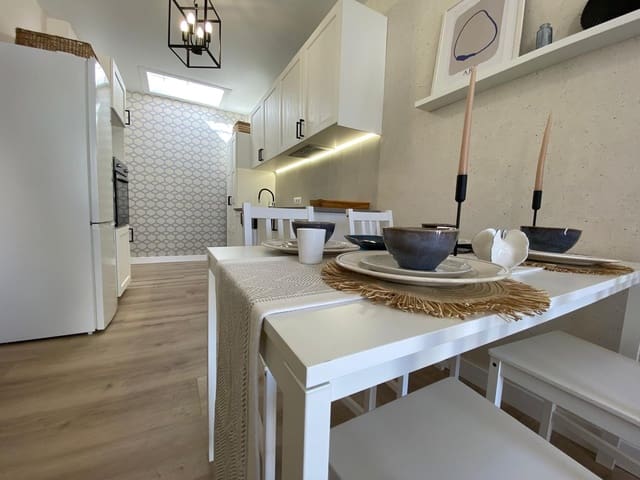 2 quarto Moradia Geminada para venda em Centro, Torrevieja com garagem - 135 900 € (Ref: 9338396)