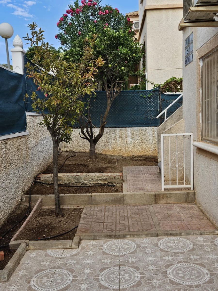 Casa de 3 habitaciones en Torrevieja en venta con piscina - 144.000 € (Ref: 9338397)