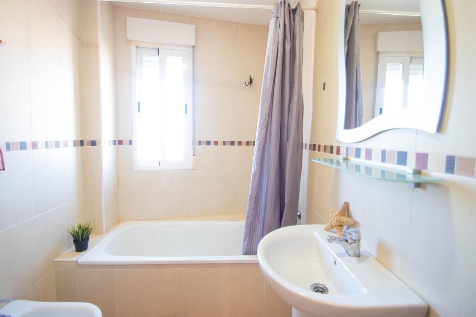 2 bedroom Flat for sale in La Zubia with garage - € 145,000 (Ref: 9411081)