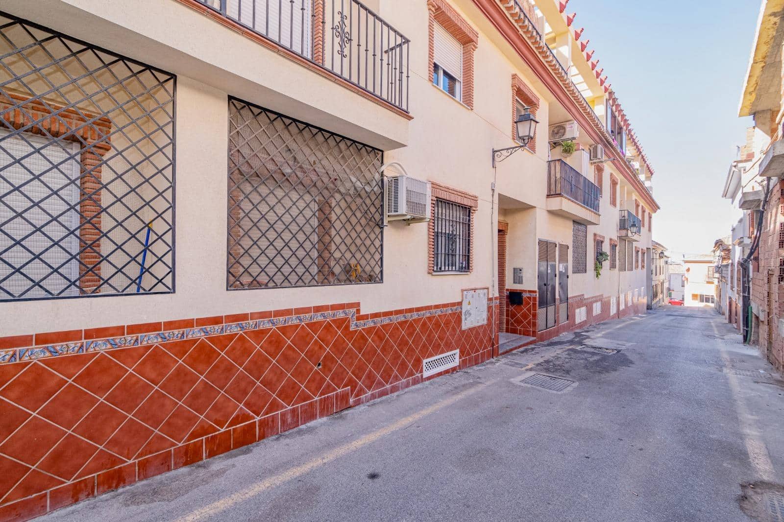 2 bedroom Flat for sale in La Zubia with garage - € 145,000 (Ref: 9411081)