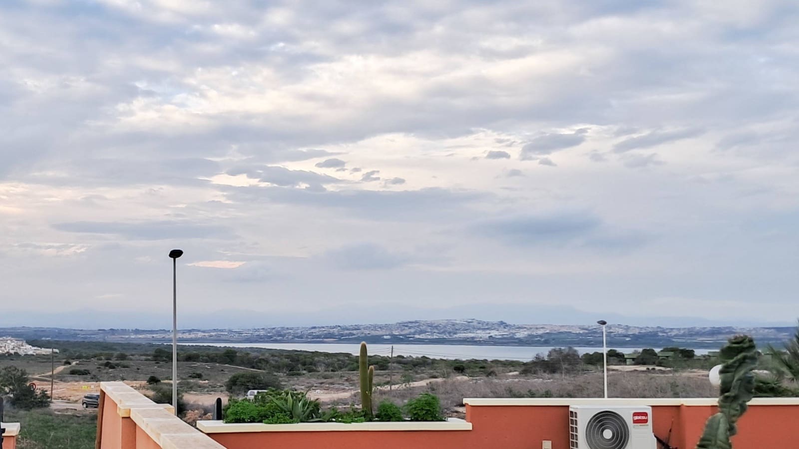 Pareado de 2 habitaciones en Torrevieja en venta con piscina - 180.000 € (Ref: 9411090)