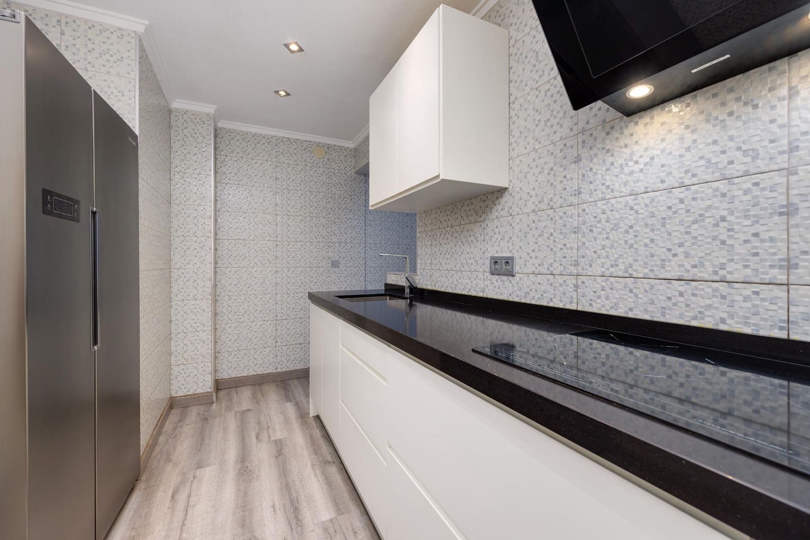 Apartamento de 3 habitaciones en Torrevieja en venta con piscina - 264.969 € (Ref: 9411096)