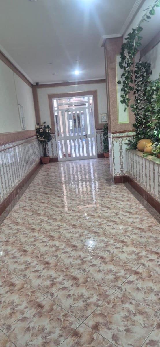 2 bedroom Apartment for sale in Torrevieja with garage - € 176,000 (Ref: 9411099)