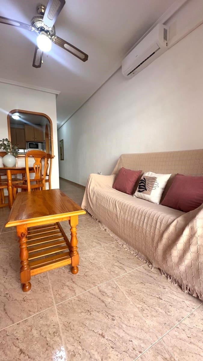Appartement de 2 chambres à louer à Torrevieja avec garage - 850 € (Ref: 9411103)