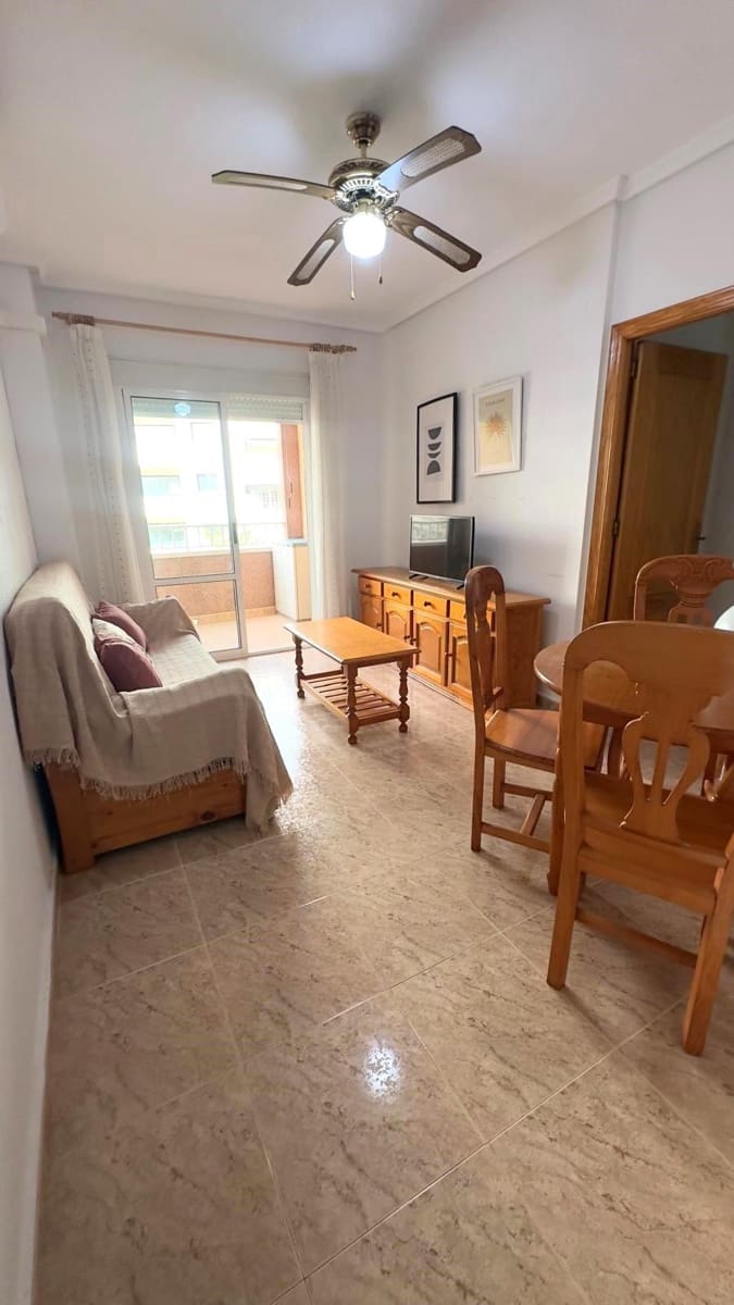Appartement de 2 chambres à louer à Torrevieja avec garage - 850 € (Ref: 9411103)