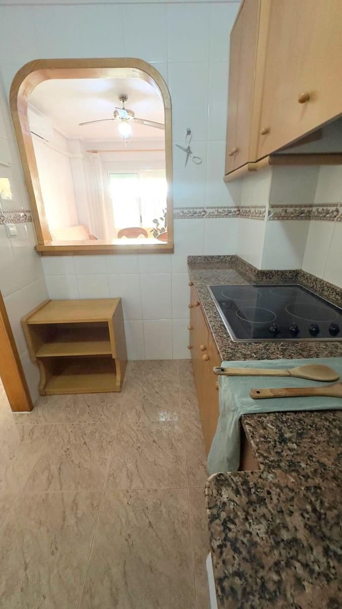 Appartement de 2 chambres à louer à Torrevieja avec garage - 850 € (Ref: 9411103)